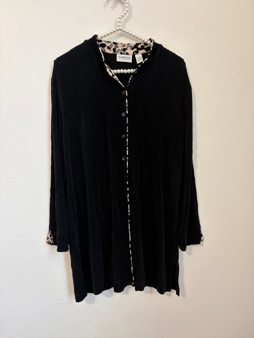 Chicos Travelers Size 2 US Large Button Front Shirt Black Animal Print Trim Top